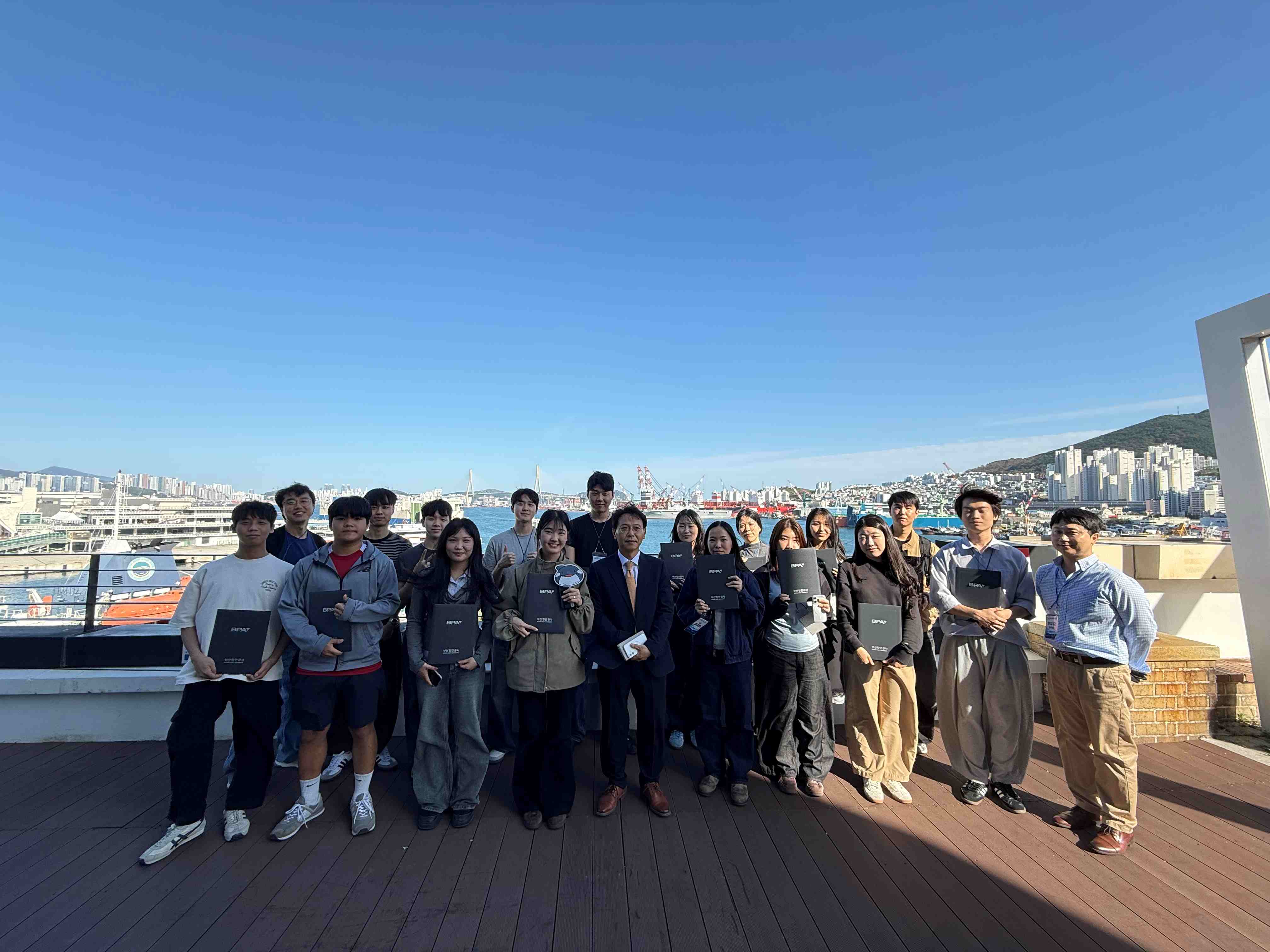 단체사진with엄기용실장님.jpg